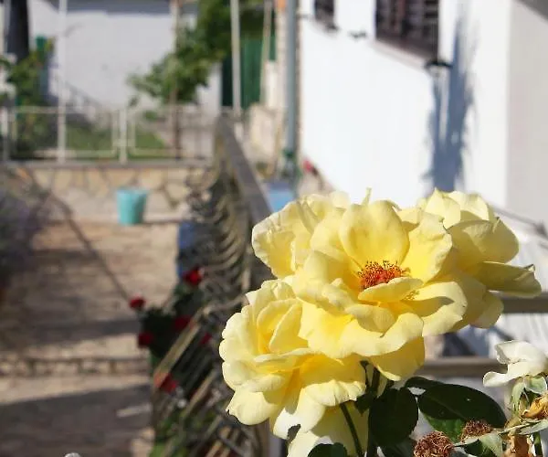 Apartments By The Sea Jezera, Murter - 5074 Apartman