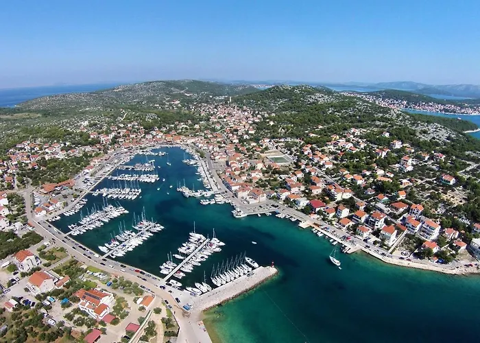 Apartments By The Sea Jezera, Murter - 5074 Apartman Jezera